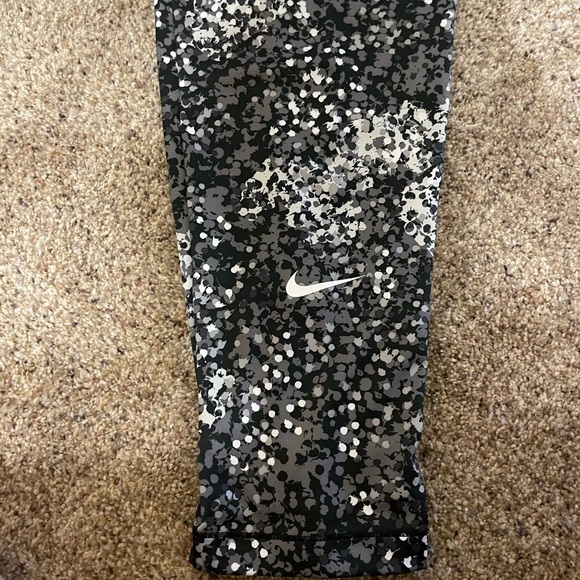 Nike Pro - Capri Leggings - Medium - Picture 3 of 6